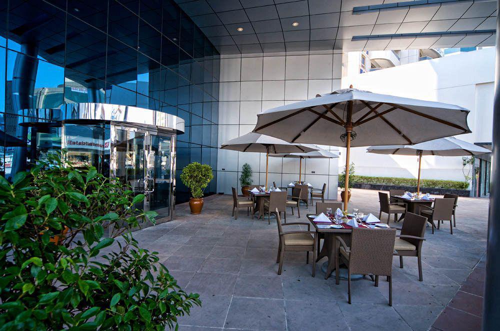 City Seasons Hotel Дубай Ресторан фото
